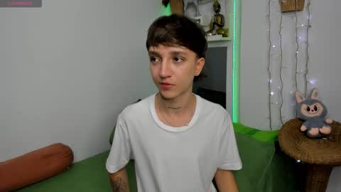 Snapshot of jeremy_salvatore_ chatting on December 18, 1:22 am jero independent model online show from December 18, 1:22 am