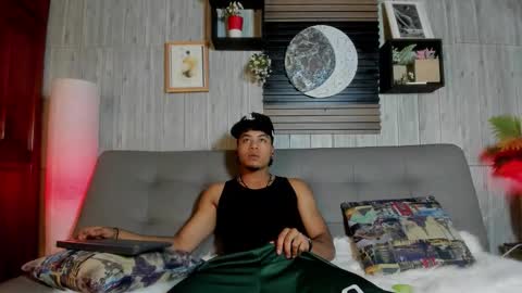 Snapshot of jeremy_wallker chatting on February 20, 9:48 pm Jeremy online show from February 20, 9:48 pm