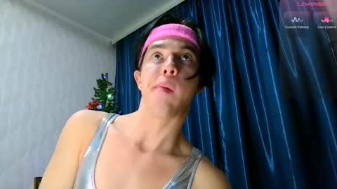 Snapshot of jerrybomb_ chatting on December 18, 10:02 pm Jerrybomb online show from December 18, 10:02 pm