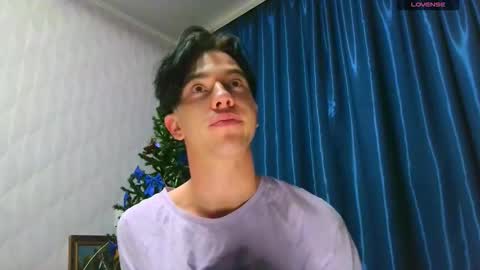 Snapshot of jerrybomb_ chatting on December 28, 7:22 pm Jerrybomb online show from December 28, 7:22 pm