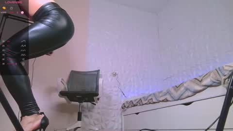 Snapshot of jerrybomb_ chatting on October 21, 8:59 am Jerrybomb online show from October 21, 8:59 am