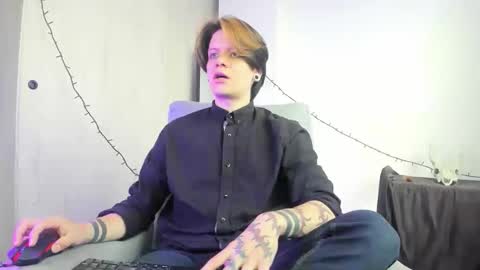 Angelo online show from December 17, 3:51 pm