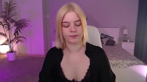 Snapshot of jess_marais chatting on September 12, 6:35 am Jess online show from September 12, 6:35 am