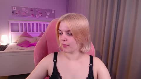Snapshot of jess_marais chatting on September 19, 7:43 am Jess online show from September 19, 7:43 am