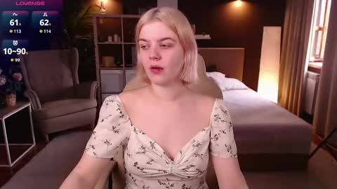 Snapshot of jess_marais chatting on September 21, 7:43 am Jess online show from September 21, 7:43 am