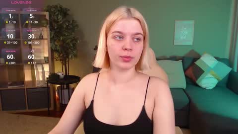 Snapshot of jess_marais chatting on September 23, 7:44 am Jess online show from September 23, 7:44 am