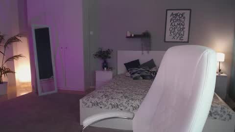 Snapshot of jess_marais chatting on October 8, 8:01 am Jess online show from October 8, 8:01 am