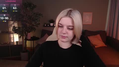 Snapshot of jess_marais chatting on October 21, 7:53 am Jess online show from October 21, 7:53 am