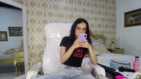 Snapshot of jessb_ chatting on November 11, 6:41 pm jessb_ online show from November 11, 6:41 pm