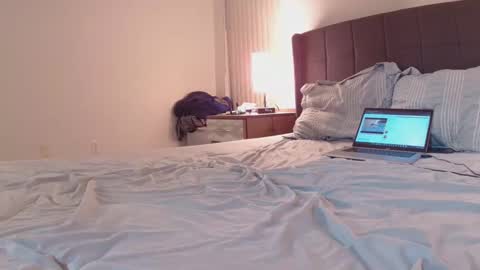 Snapshot of jessesbubble chatting on February 1, 7:47 am Jesse online show from February 1, 7:47 am