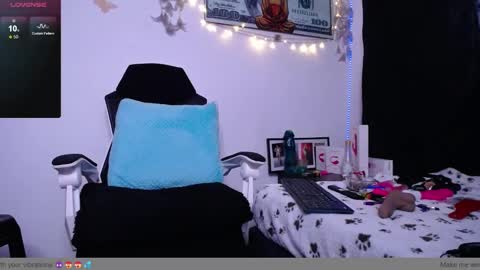 Snapshot of jessi1986_ chatting on January 4, 6:40 pm Jessie online show from January 4, 6:40 pm