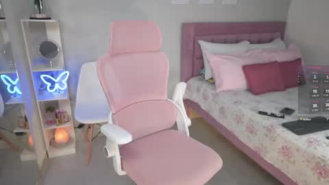 Snapshot of jessica_tom_ chatting on May 20, 2:23 pm Jessica online show from May 20, 2:23 pm