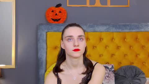 Jessica White online show from November 21, 4:00 am