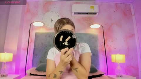 Snapshot of jessicameron chatting on November 9, 11:36 pm JESSI AND NAOMI online show from November 9, 11:36 pm