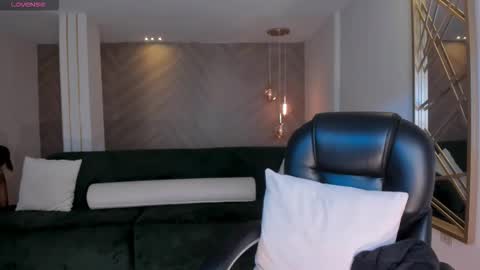 JESS online show from November 24, 2:50 pm