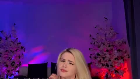 Gloria   online show from January 22, 11:10 pm