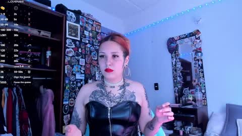 Snapshot of jessie_williams_01 chatting on December 5, 6:44 pm Your Sweet Angel online show from December 5, 6:44 pm