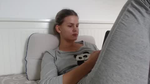 Snapshot of jessiexryan chatting on October 14, 9:10 am jessieryan online show from October 14, 9:10 am