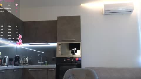 Snapshot of jessiexxi chatting on September 14, 4:11 am Jessie TG channel online show from September 14, 4:11 am