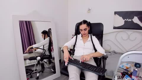 Jessy online show from February 26, 7:05 pm