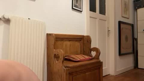 me online show from December 1, 2:05 am