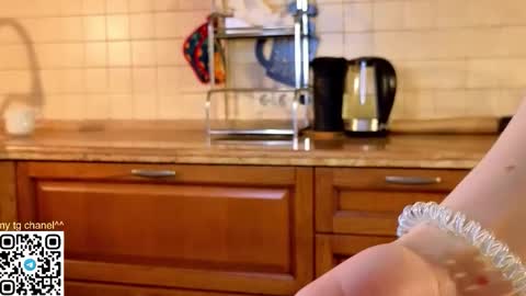 Gwen online show from March 27, 9:47 pm