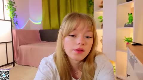 Gwen online show from April 4, 8:28 pm