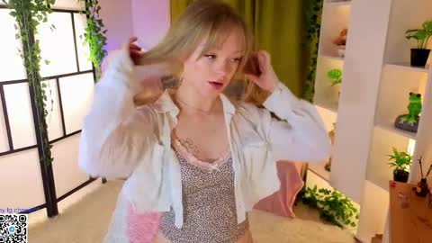 Gwen online show from April 5, 8:17 pm