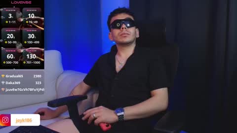 jey_saint online show from December 5, 10:57 am