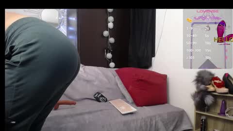 Snapshot of jezabel_purple chatting on January 21, 10:41 pm Camila online show from January 21, 10:41 pm