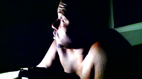 Snapshot of jezone200 chatting on December 14, 1:33 am J One 55 online show from December 14, 1:33 am