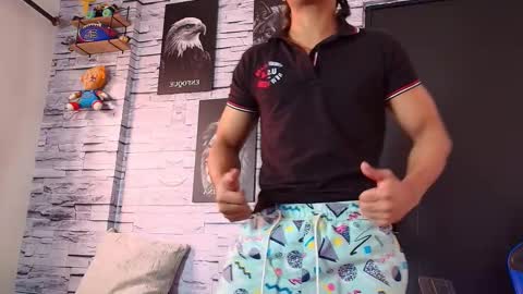 Snapshot of jhay_wheeler777 chatting on October 2, 5:53 pm jhay_wheeler777 online show from October 2, 5:53 pm