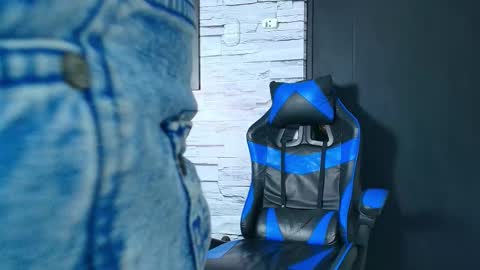 Snapshot of jhay_wheeler777 chatting on November 16, 4:29 am jhay_wheeler777 online show from November 16, 4:29 am