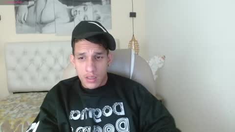 Snapshot of jheidertwink chatting on December 8, 7:26 am Jheider R. online show from December 8, 7:26 am