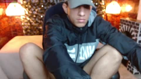 Snapshot of jheidertwink chatting on December 17, 6:45 am Jheider R. online show from December 17, 6:45 am