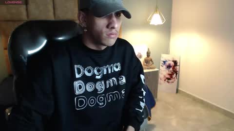 Snapshot of jheidertwink chatting on December 23, 6:44 am Jheider R. online show from December 23, 6:44 am