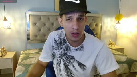 Snapshot of jheidertwink chatting on January 5, 3:32 am Jheider R. online show from January 5, 3:32 am