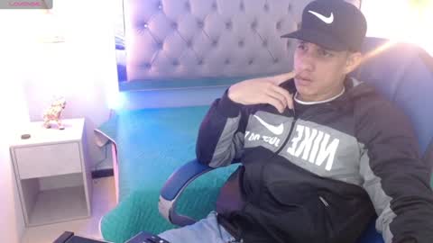 Snapshot of jheidertwink chatting on January 6, 3:31 am Jheider R. online show from January 6, 3:31 am