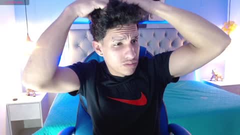 Snapshot of jheidertwink chatting on January 7, 3:24 am Jheider R. online show from January 7, 3:24 am