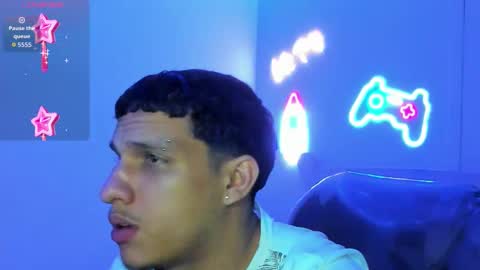 Snapshot of jheidertwink chatting on December 14, 3:12 am Jheider R. online show from December 14, 3:12 am