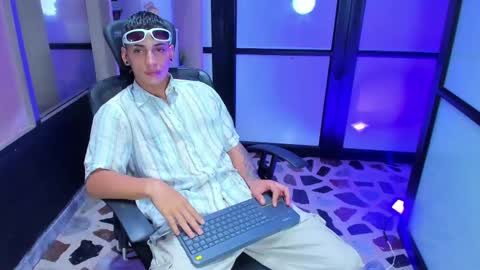 Snapshot of jhoanleandro chatting on February 15, 4:47 am jhoanleandro online show from February 15, 4:47 am