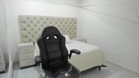 jhoanleandro online show from October 22, 4:02 am