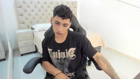 jhoanleandro online show from October 26, 5:13 am