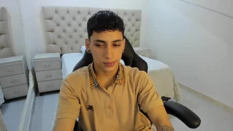 jhoanleandro online show from December 16, 5:12 am