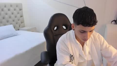 jhoanleandro online show from January 14, 4:18 am