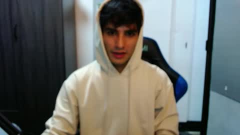 Snapshot of jhon_2000s chatting on December 31, 12:11 am jhon online show from December 31, 12:11 am