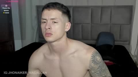 Snapshot of jhonny_macallan chatting on October 31, 12:55 am Jhonaiker online show from October 31, 12:55 am