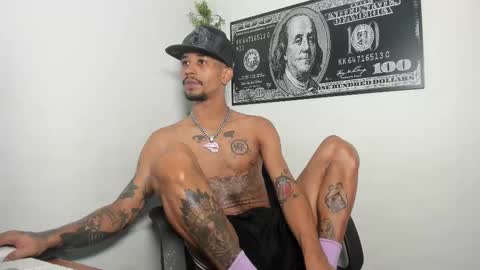 Snapshot of jhonson821 chatting on November 27, 7:32 am jhonson821 online show from November 27, 7:32 am