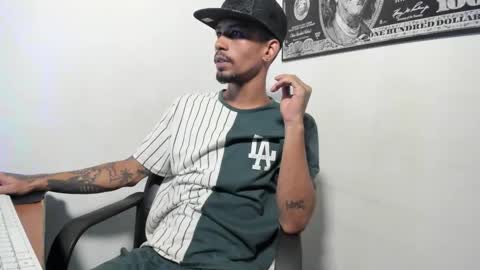 Snapshot of jhonson821 chatting on December 18, 7:36 am jhonson821 online show from December 18, 7:36 am