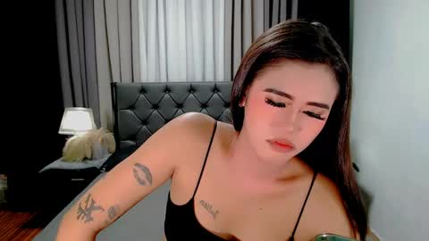 jhuliana_and_charles_room online show from April 21, 1:53 am